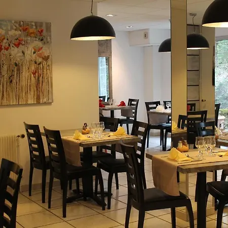 Hotell Restaurant Aux Genets D'or 2*
